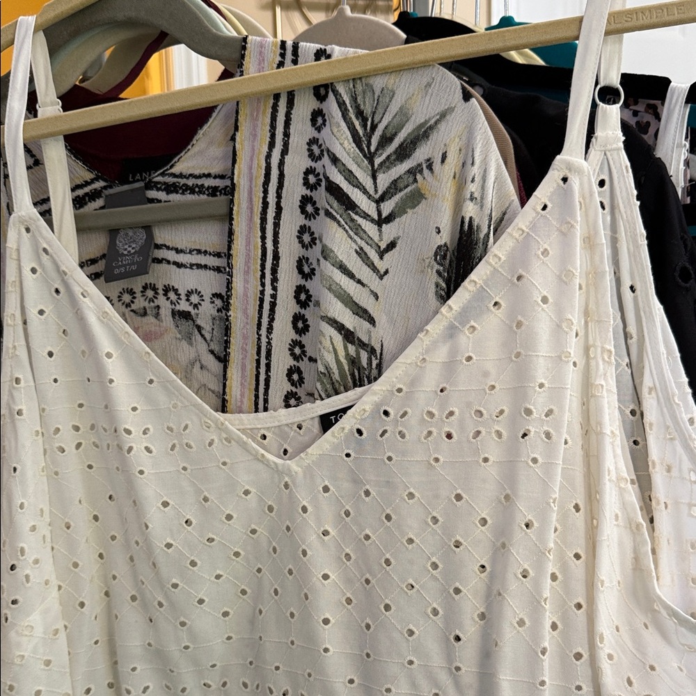 Torrid eyelet adjustable strap tank Sz 6. NWOT. Color is cloud dancer white